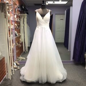 Lia Mia - Style OM1844 - Size 14 - Ivory